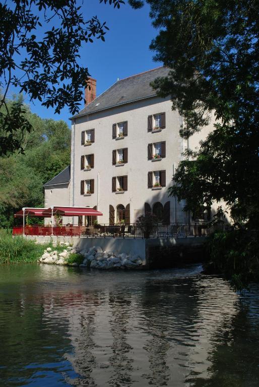 Hotel Logis Le Moulin Fleuri Veigné Exterior foto